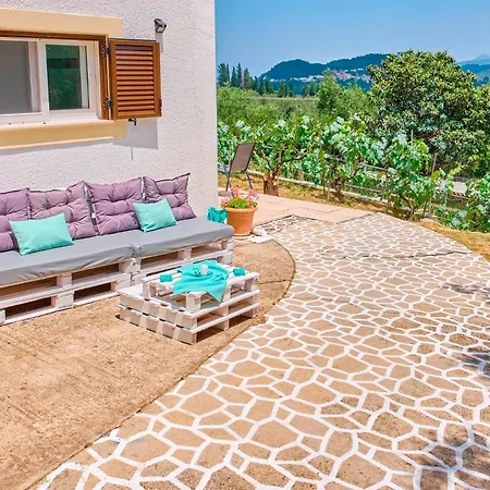 Stoneface アパート Arkadades